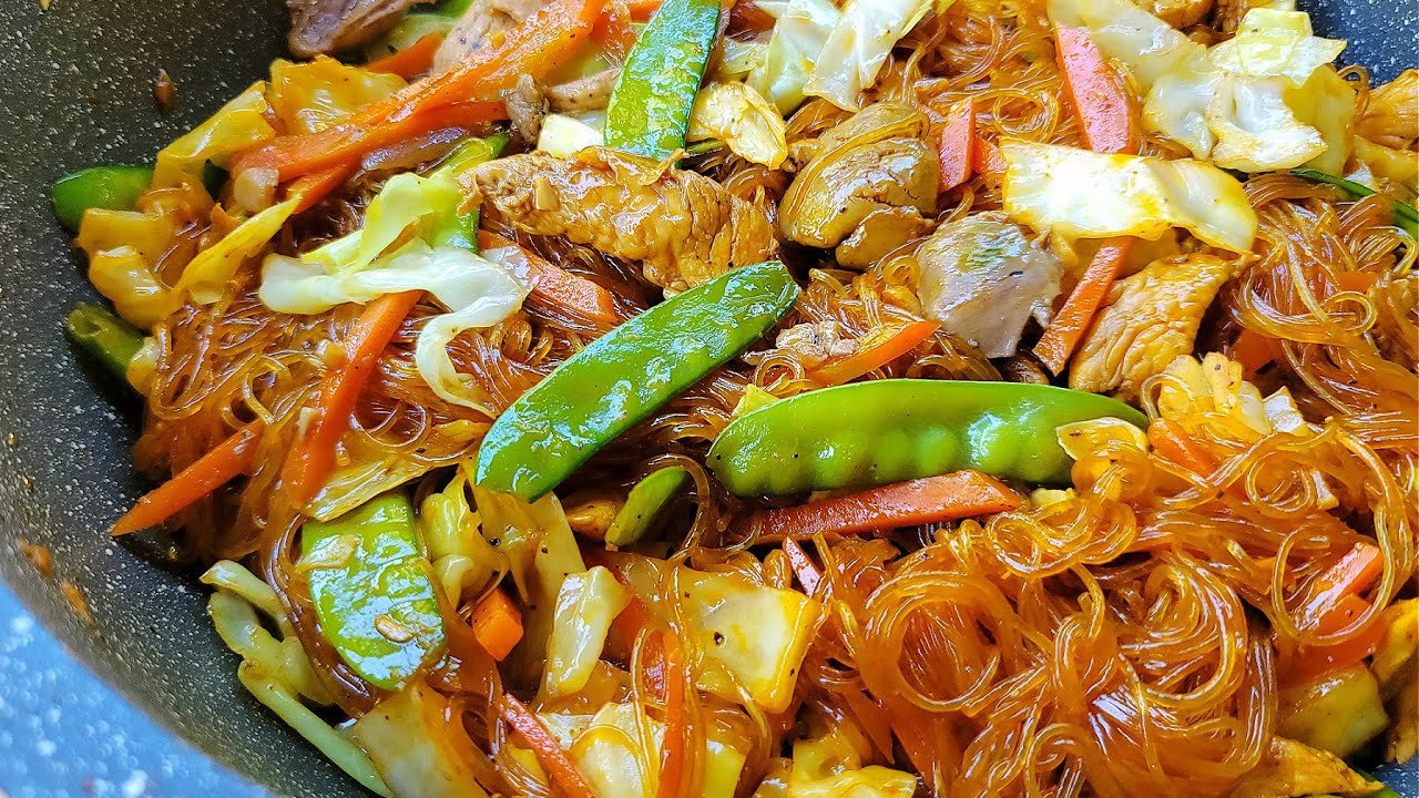 Sotanghon Guisado